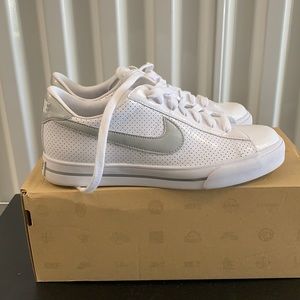 Women’s White Sweet Classic Leather Tennis Shoes size 8.5